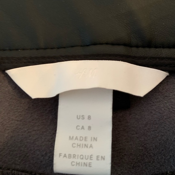 👖 Faux Leather H&M Hot Pants - Picture 4 of 5